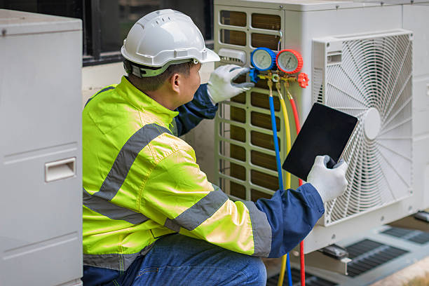 Professional Hvac Installation technician working in Itasca, TX